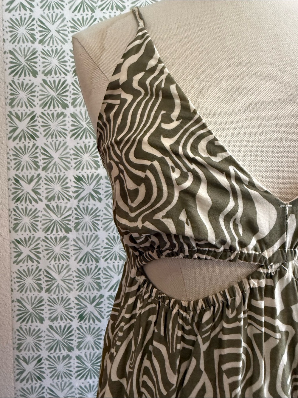 Abercrombie & Fitch Olive and White Cutout Maxi Dress - Picture 2 of 4
